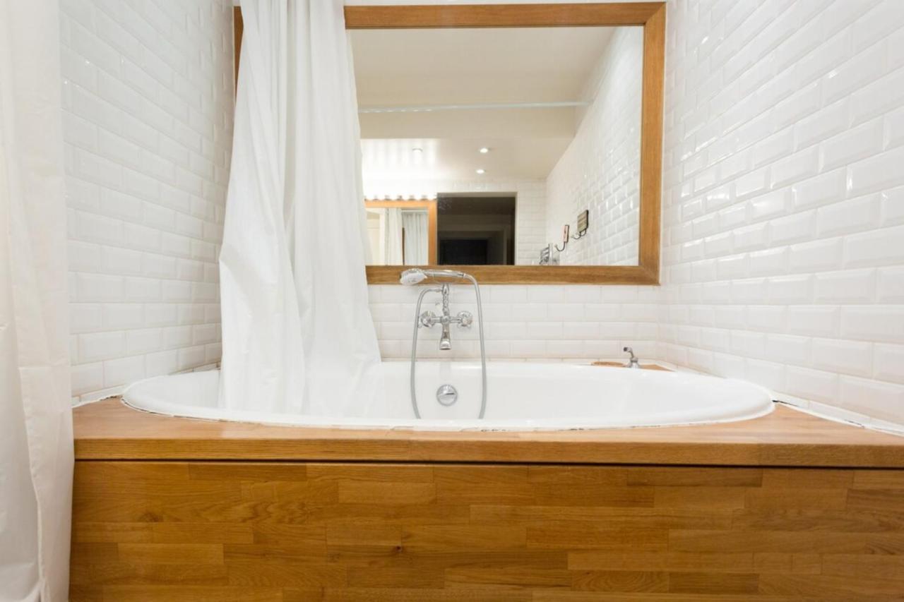 Charming Appartment In Le Marais Parijs Buitenkant foto